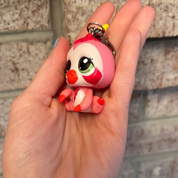 Littlest Pet Shop Orangutan Keychain – With Banana Accessory - Picture 6 of 7